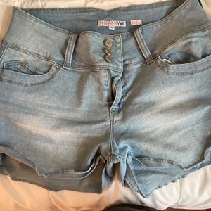 Junior's mid rise Jean shorts